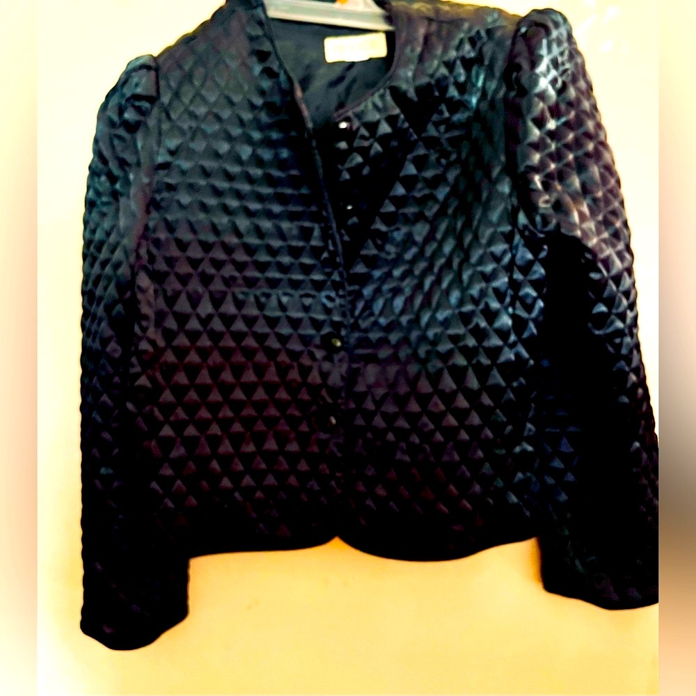 VINTAGE Fashionable Vintage Cropped Coat of Quilted Black Satin!, Size L